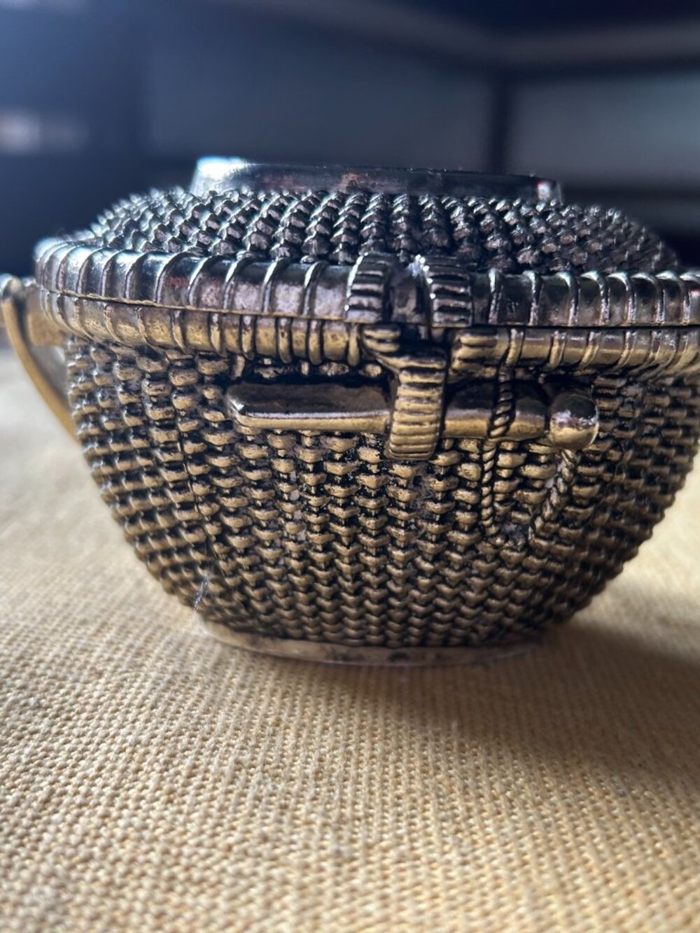 Vintage Sliver Toned metal Basket weave trinket or pill box with lid and handle